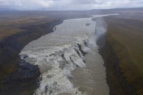 Gullfoss vagyok. Vízesés található a kanyonban a Hvita folyó délnyugat-izlandi. 2019. szeptember, drónlövés. — Stock Fotó