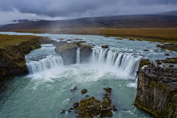 Godafoss, jeden z nejslavnějších vodopádů na Islandu. Výstřel z bezpilotního letounu v září 2019 — Stock fotografie