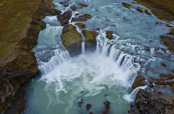 Godafoss, ett av Islands mest kända vattenfall. Flygdrönare skjuten i september 2019 — Stockfoto