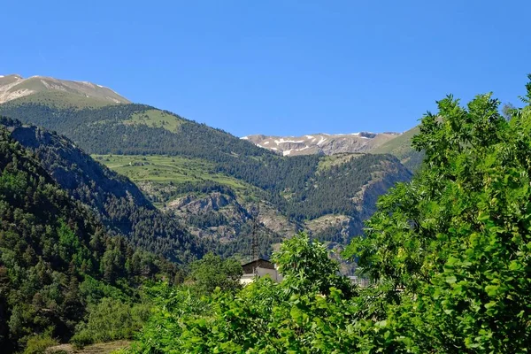 ピレネー山脈、アンドラの美しい山の風景. — ストック写真