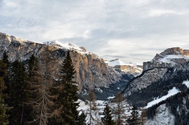 Passo sella tepe üzerinde kayak merkezi canazei, dolomites Alpler, İtalya