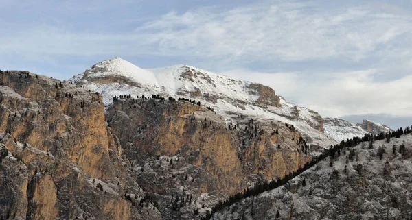 Passo sella gipfel im skigebiet canazei, dolomiten alpen, italien — Stockfoto