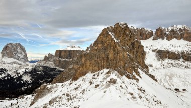 Passo sella tepe üzerinde kayak merkezi canazei, dolomites Alpler, İtalya