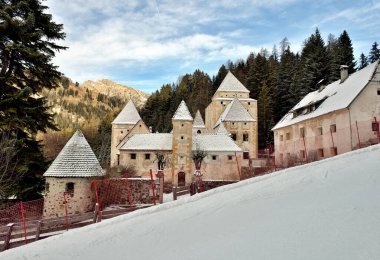 Castel Gardena Santa Cristina Valgardena, Alp Köyü Dolomites içinde kış görünümü