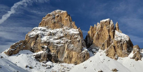 Langkofelgruppe in den Dolomiten mit CInquedita und Grohmann im Schnee. Blick vom Sellajoch über Gröden — Stockfoto