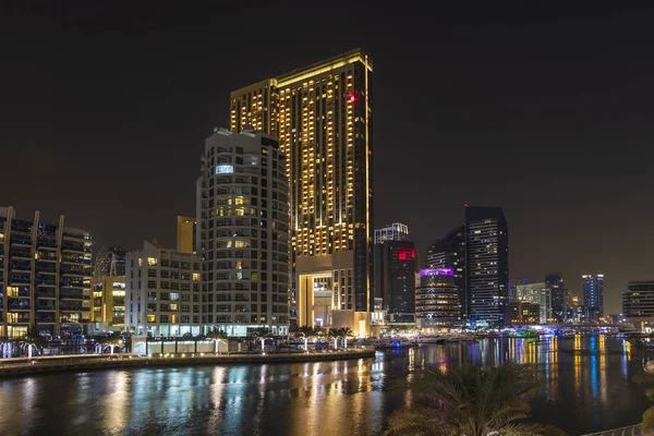 Vista de Dubai Marina por la noche, Emiratos Árabes Unidos. Mayo 2019 — Foto de Stock