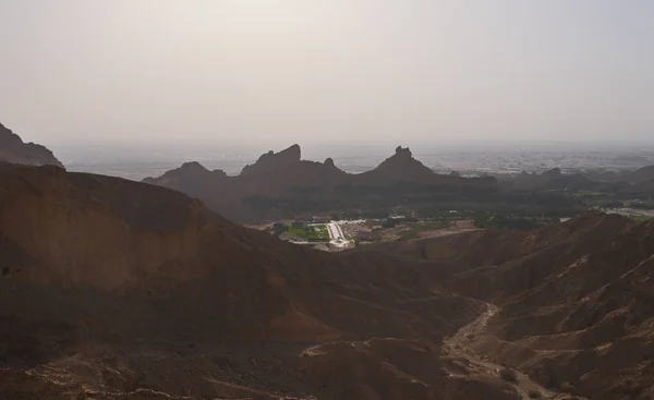 Road on top of Jabel Hafeet mountain in UAE — Stock Photo, Image