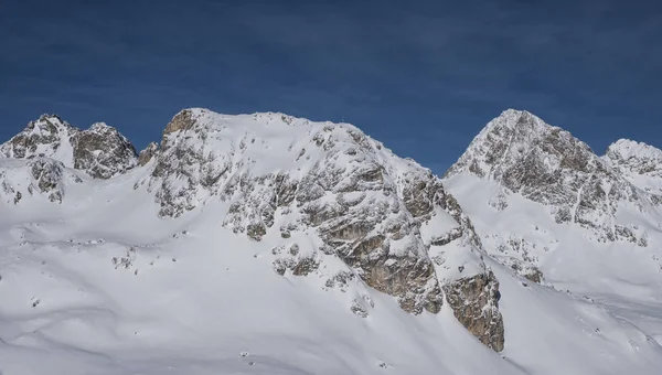 Paisagem de inverno em St. Moritz. Alemão: Sankt Moritz, italiano: San Maurizio. Uma cidade resort no vale Engadine, na Suíça — Fotografia de Stock