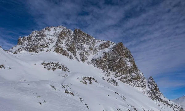 Winterlandschaft in St. Moritz. deutsch: sankt moritz, italienisch: san maurizio. ein Kurort im Engadiner Tal in der Schweiz — Stockfoto