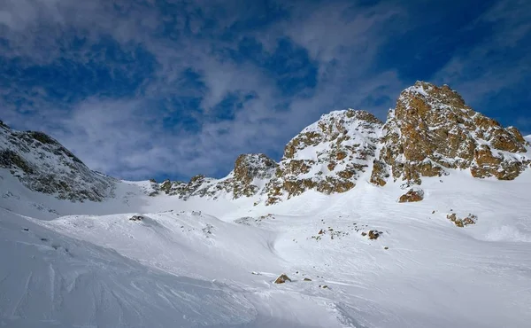 Paisagem de inverno em St. Moritz. Alemão: Sankt Moritz, italiano: San Maurizio. Uma cidade resort no vale Engadine, na Suíça — Fotografia de Stock