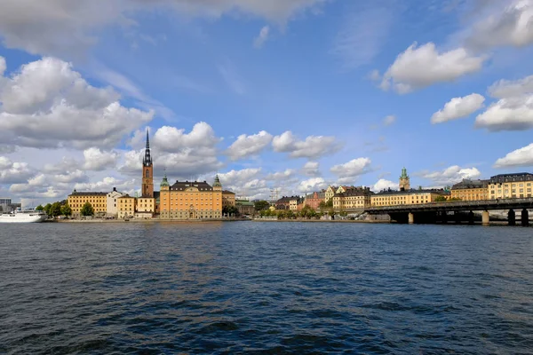 パノラマ表示旧市街 (Gamla Stan) ストックホルム, スウェーデンの夏の日. — ストック写真