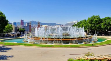 İspanya 'nın Barselona kentindeki Ulusal Müze yakınlarındaki çeşme..