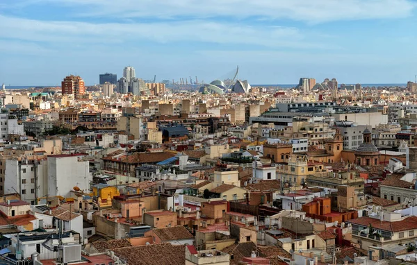 VALENCIA, ESPANHA: Sobre os telhados de Valência, Espanha. Vista aérea — Fotografia de Stock