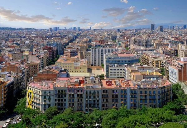 Vista panorâmica da cidade de barcelona no dia ensolarado de verão. Espanha — Fotografia de Stock