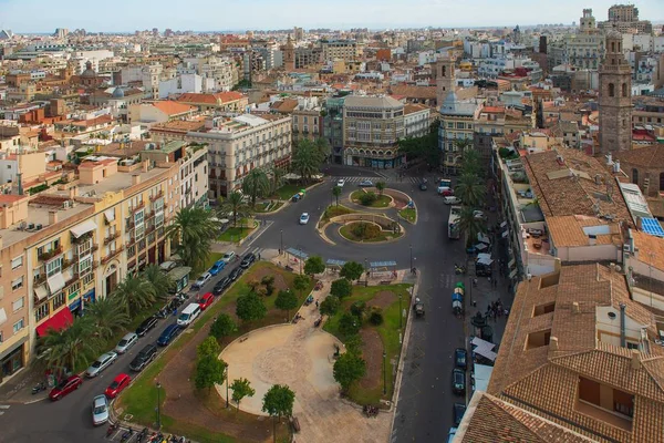 Vista panorâmica da cidade velha com a praça principal Reina na cidade de Valência durante o dia ensolarado na Espanha — Fotografia de Stock