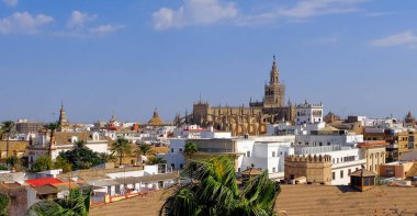 Seville Katedrali Santa Maria de la Sede Sevilla manzaralı Altın Torre del Oro Kulesi, Endülüs, İspanya.