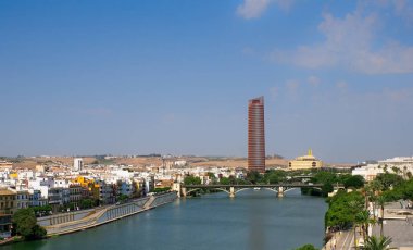Altın Kule Torre del Oro 'dan Sevilla' da Guadalquivir nehri manzarası