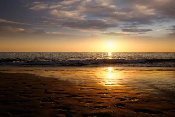 Costa Ballena, Espanha setembro, 2018: Costa Ballena praia ao pôr do sol, Cádiz, Andaluzia, Espanha — Fotografia de Stock