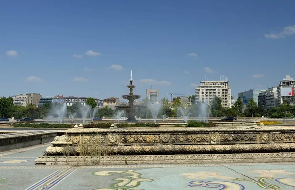 Güzel yaz günü Bükreş, Romanya orta çeşme