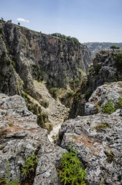 Aradena George Girit, Yunanistan
