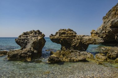 Yunanistan 'ın Girit kıyısındaki aşınmış kayalar