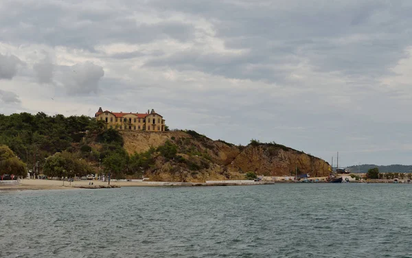 Opuštěná budova s názvem Dům duchů na vrcholu Limenaria, Thassos, Řecko — Stock fotografie