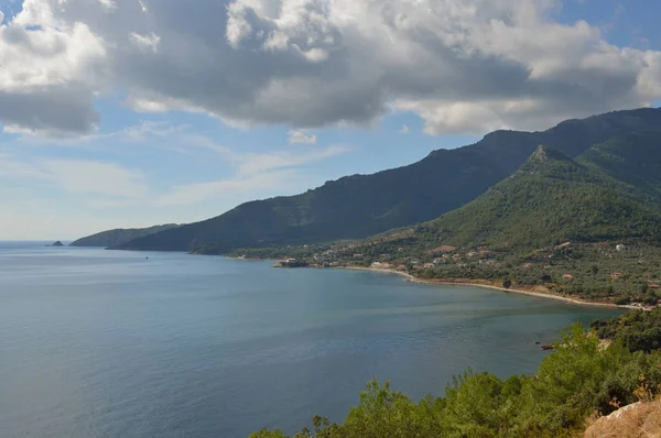 Thassos partot ért a hegy tetejéről. Thassos sziget, Görögország — Stock Fotó