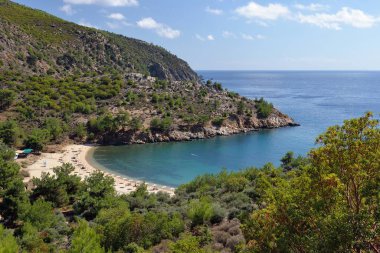 Yunanistan, Tassos adası. Deniz, dağlar, güzel güneşli bir gün