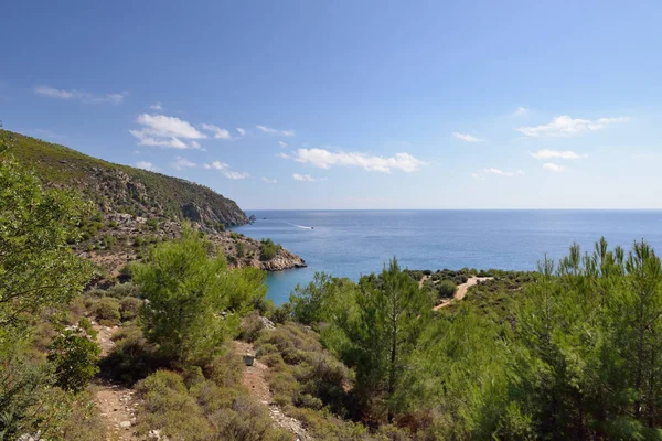 Grecia, isla de Tassos. Mar, montañas, hermoso día soleado — Foto de Stock