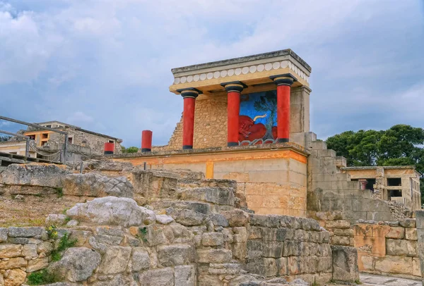 Palácio de Cnossos, ilha de Creta, Grécia. Detalhe das ruínas antigas do famoso palácio minoico de Cnossos. — Fotografia de Stock
