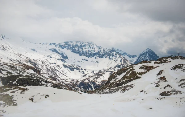 Frühlingsalmlandschaft vom Molltaler Gletscher — Stockfoto