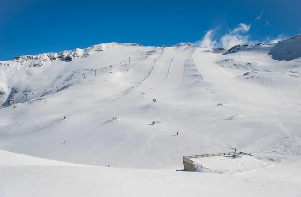 Весняні Альпійські Краєвиди Льодовика Мольталь Лижні Схили Сонячний День Абрилу — стокове фото