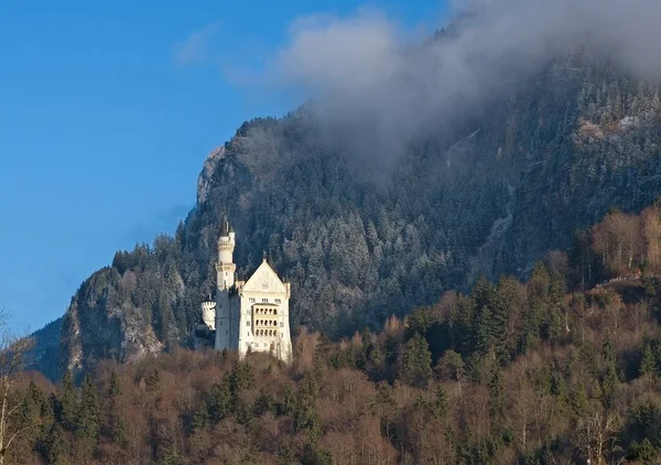 Hrad Neuschwanstein ve Fussenu, Bavorsko, Německo v krásném zimním dni — Stock fotografie