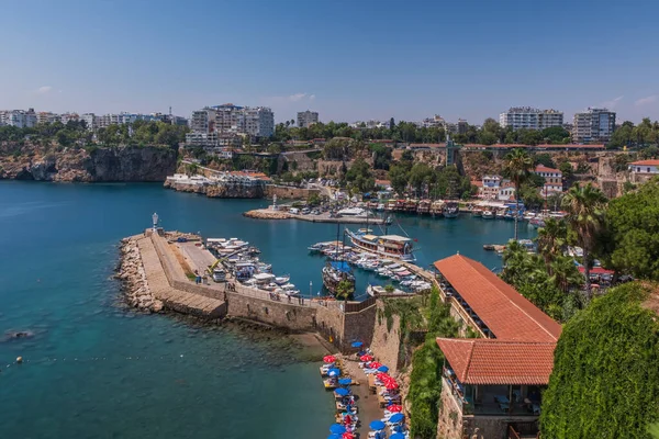 Kaleici, Antalya, Türkiye 'deki eski liman - seyahat geçmişi. Ağustos 2020. Uzun pozlama resmi