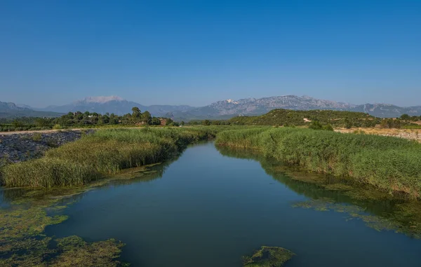 Aksu nehrinin manzarası. Guloluk, Türkiye. Ağustos 2020