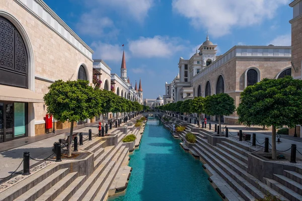 Türkiye, Belek - Ağustos 2020: Hotel Land of Legends Theme Park Antalya tatil beldesinde yer almaktadır. Konuklar, 5D sinemasına, 