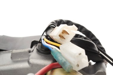 motor parçaları izole beyaz zemin üzerine