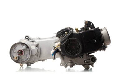 motor parçaları izole beyaz zemin üzerine