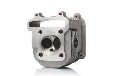 motor parçaları izole beyaz zemin üzerine