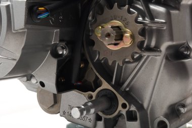 motor parçaları izole beyaz zemin üzerine