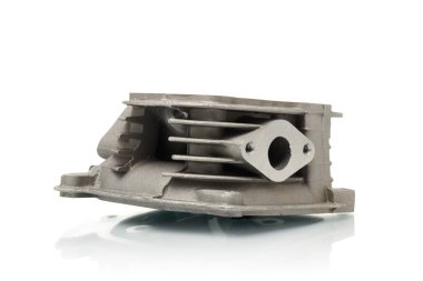 motor parçaları izole beyaz zemin üzerine