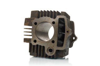 motor parçaları izole beyaz zemin üzerine