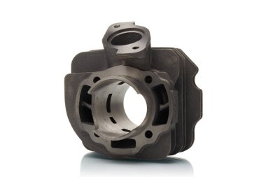 motor parçaları izole beyaz zemin üzerine