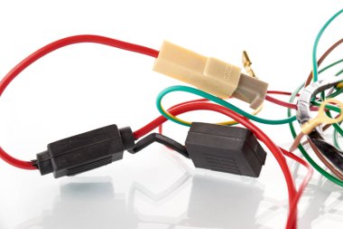 motor parçaları izole beyaz zemin üzerine