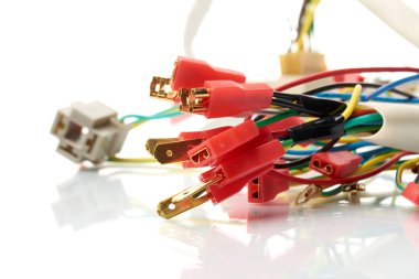 motor parçaları izole beyaz zemin üzerine