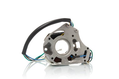 motor parçaları izole beyaz zemin üzerine