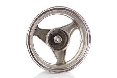 motor parçaları izole beyaz zemin üzerine