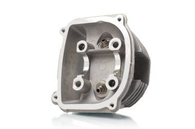 motor parçaları izole beyaz zemin üzerine