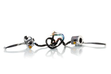 motor parçaları izole beyaz zemin üzerine