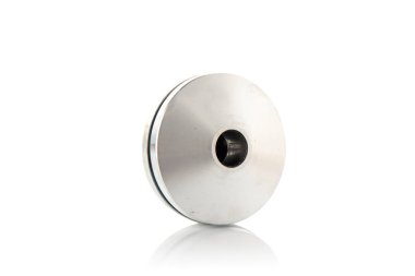 yalıtılmış bir arka plan üzerinde motor parçaları